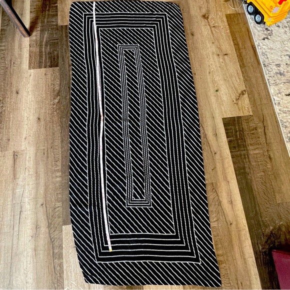 Melanie Lyne Rectangular Black and White Pleatted Scarf - Picture 4 of 7